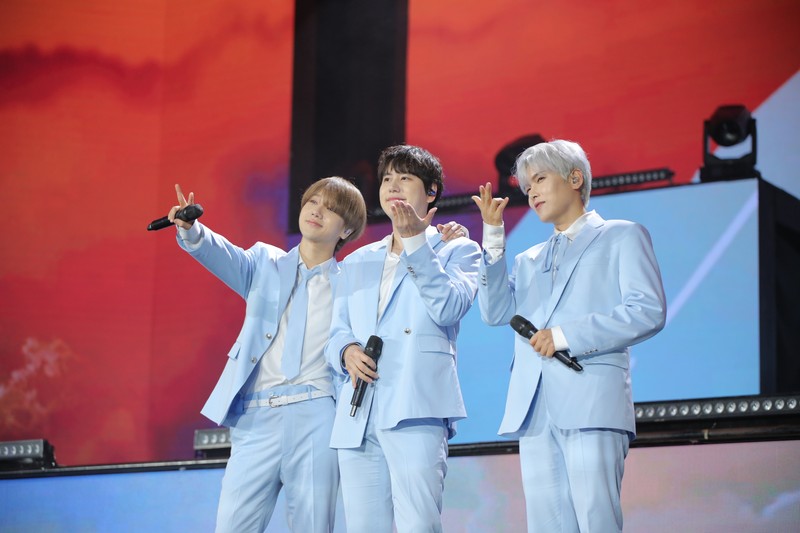 Road To Allo Bank Festival akhirnya dilaksanakan pada hari Sabtu (19/5) di Trans Studio Cibubur. Dimeriahkan oleh artis ternama lokal hingga penampilan Super Junior K.R.Y. (Dok. Allo Bank)