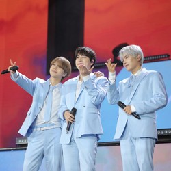 Super Junior K.R.Y Meriahkan Road To Allo Bank Festival