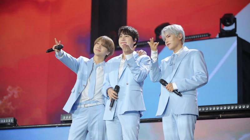 Road To Allo Bank Festival akhirnya dilaksanakan pada hari Sabtu (19/5) di Trans Studio Cibubur. Dimeriahkan oleh artis ternama lokal hingga penampilan Super Junior K.R.Y. (Dok. Allo Bank)
