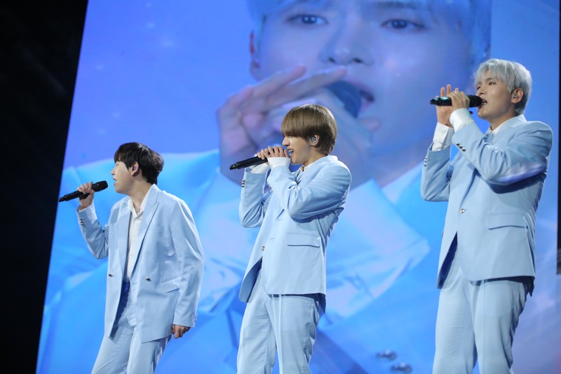 Road To Allo Bank Festival akhirnya dilaksanakan pada hari Sabtu (19/5) di Trans Studio Cibubur. Dimeriahkan oleh artis ternama lokal hingga penampilan Super Junior K.R.Y. Road To Allo Bank Festival akhirnya dilaksanakan pada hari Sabtu (19/5) di Trans Studio Cibubur. Dimeriahkan oleh artis ternama lokal hingga penampilan Super Junior K.R.Y. (Dok. Allo Bank)