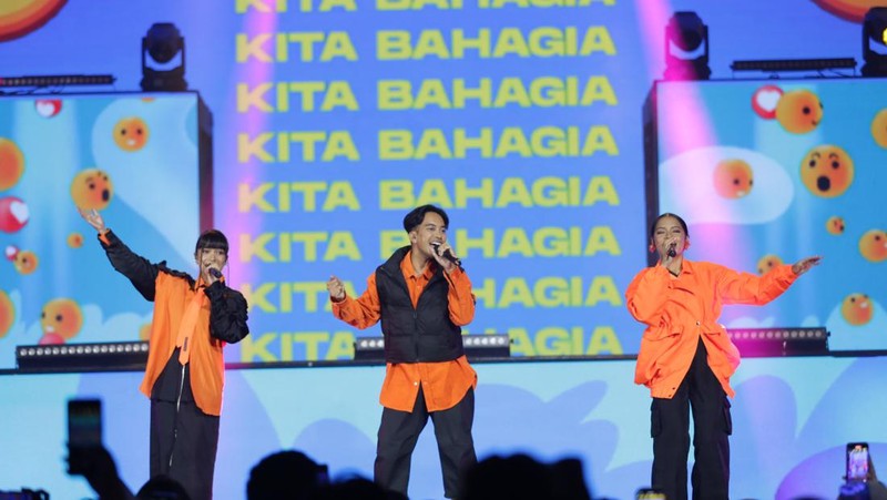 Road To Allo Bank Festival akhirnya dilaksanakan pada hari Sabtu (19/5) di Trans Studio Cibubur. Dimeriahkan oleh artis ternama lokal hingga penampilan Super Junior K.R.Y. (Dok. Allo Bank)