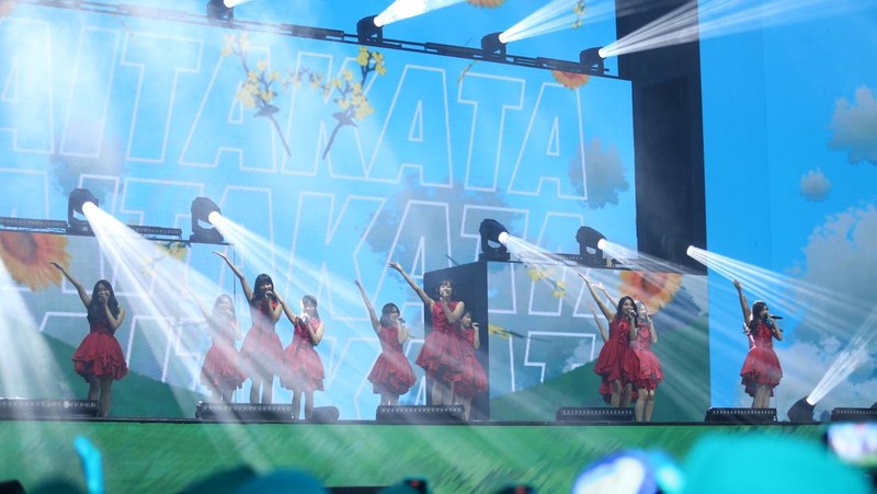 Road To Allo Bank Festival akhirnya dilaksanakan pada hari Sabtu (19/5) di Trans Studio Cibubur. Dimeriahkan oleh artis ternama lokal hingga penampilan Super Junior K.R.Y. (Dok. Allo Bank)