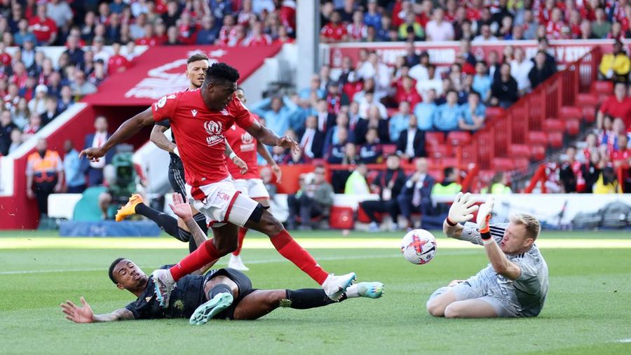 Eddie Nketiah dari Arsenal terlihat sedih menyusul kekalahan tim selama pertandingan Liga Premier antara Nottingham Forest dan Arsenal FC di City Ground pada 20 Mei 2023 di Nottingham, Inggris. (Clive Mason/Getty Images)