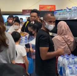 Potret Malaysia Panic Buying Air Minum, Ludes di Supermarket