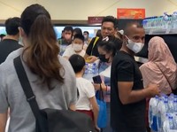 Potret Malaysia Panic Buying Air Minum, Ludes di Supermarket