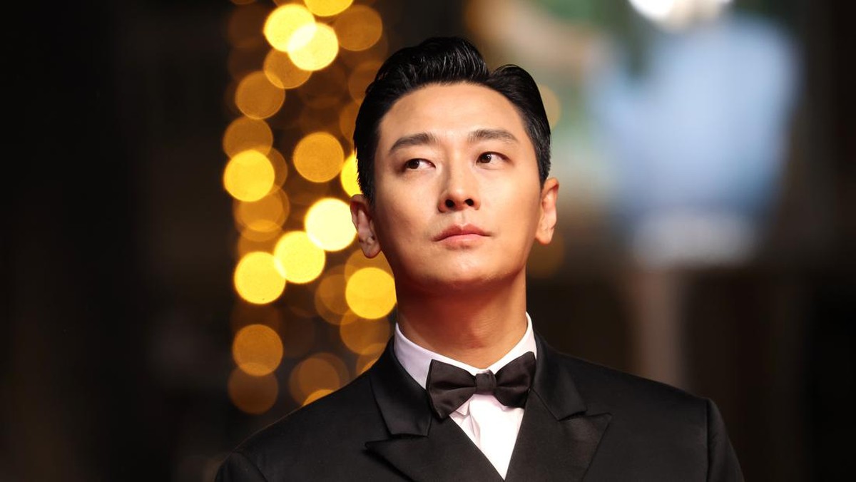 ju-ji-hoon-menghadiri-karpet-merah-project-silence-selama-festival-film-cannes-tahunan-ke-76-di-palais-des-festivals-pada-21-m_169 Ju ji hoon, ini adalah cara untuk mengatasi bantuan gout