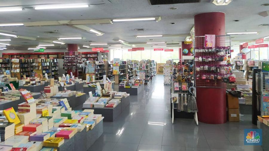 Manajemen PT GRA Tiga Belas atau Toko Buku Gunung Agung mengonfirmasi kabar kondisi perusahaan termasuk Pemutusan Hubungan Kerja (PHK) karyawan. (CNBC Indonesia/Martyasari Rizky)