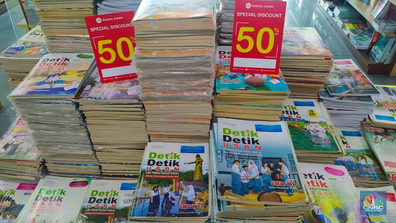 Manajemen PT GRA Tiga Belas atau Toko Buku Gunung Agung mengonfirmasi kabar kondisi perusahaan termasuk Pemutusan Hubungan Kerja (PHK) karyawan. (CNBC Indonesia/Martyasari Rizky)