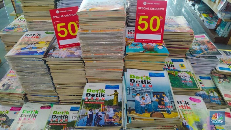 Manajemen PT GRA Tiga Belas atau Toko Buku Gunung Agung mengonfirmasi kabar kondisi perusahaan termasuk Pemutusan Hubungan Kerja (PHK) karyawan. (CNBC Indonesia/Martyasari Rizky)
