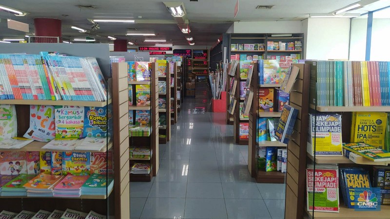 Manajemen PT GRA Tiga Belas atau Toko Buku Gunung Agung mengonfirmasi kabar kondisi perusahaan termasuk Pemutusan Hubungan Kerja (PHK) karyawan. Manajemen PT GRA Tiga Belas atau Toko Buku Gunung Agung mengonfirmasi kabar kondisi perusahaan termasuk Pemutusan Hubungan Kerja (PHK) karyawan. (CNBC Indonesia/Martyasari Rizky)