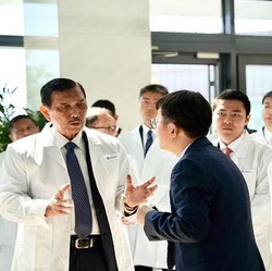 Potret Luhut Jadi 'Salesman' di China