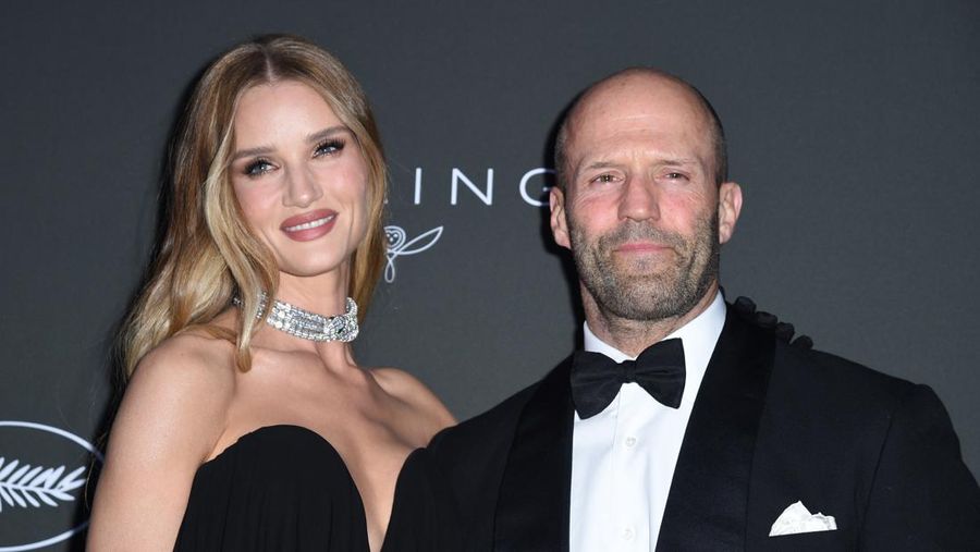 Amr Waked, bintang tamu, Sam Riley, Junia Rees, bintang tamu, Gabrielle Tana, sutradara Karim Ainouz, Alicia Vikander dan Jude Law menghadiri karpet merah 