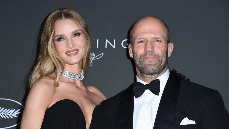 Amr Waked, bintang tamu, Sam Riley, Junia Rees, bintang tamu, Gabrielle Tana, sutradara Karim Ainouz, Alicia Vikander dan Jude Law menghadiri karpet merah 