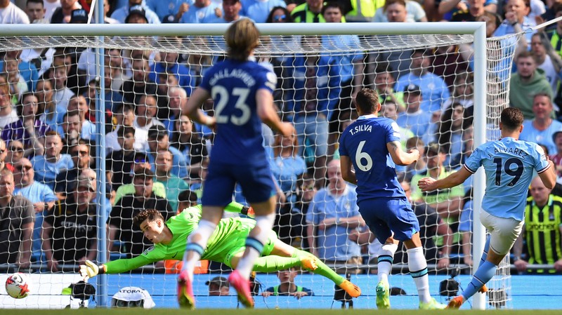 Ilkay Guendogan dari Manchester City mengangkat trofi Liga Premier setelah pertandingan Liga Premier antara Manchester City dan Chelsea FC di Stadion Etihad pada 21 Mei 2023 di Manchester, Inggris. Ilkay Guendogan dari Manchester City mengangkat trofi Liga Premier setelah pertandingan Liga Premier antara Manchester City dan Chelsea FC di Stadion Etihad pada 21 Mei 2023 di Manchester, Inggris. (Matt McNulty - Manchester City/Manchester City FC via Getty Images)