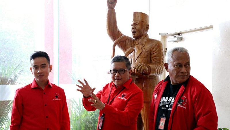 Wali Kota Solo yang juga politikus PDIP Gibran Rakabuming Raka menemui Sekretaris Jenderal DPP PDIP Hasto Kristiyanto di kantor DPP PDIP, Jalan Diponegoro, Menteng, Jakarta Pusat, Senin (22/5/2023). (Dok. DPP PDIP)