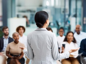 6 Kebiasaan yang Bisa Bikin Skill Komunikasi Meningkat, Aktif Mendengarkan!