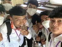 Pamer Medali yang Dibuang Bek Thailand, Bocah Ditawari Rp1 M