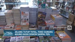 Jelang Tutup Total, Toko Gunung Agung Kasih Diskon