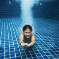 Ayah-Bunda Perhatikan! Ini Waktu Terbaik Ajak Anak Berenang