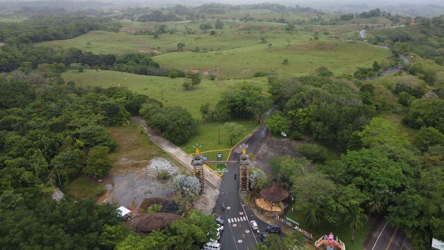 Rumah gembong narkoba terkaya dunia disulap jadi taman bermain. (AFP via Getty Images)