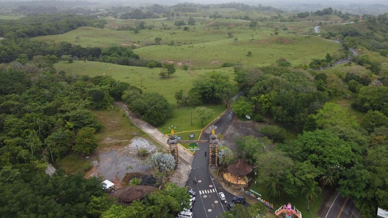 Rumah gembong narkoba terkaya dunia disulap jadi taman bermain. (AFP via Getty Images)