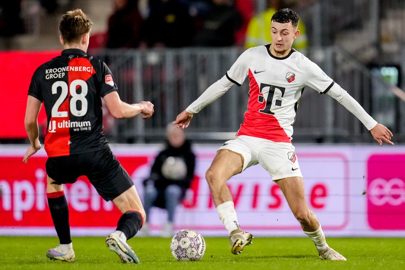 Stije Resink (kiri) Almere City FC, Ivar Jenner (kanan) Jong FC Utrecht selama pertandingan Keuken Kampioen Divisie antara Almere City FC dan Jong Utrecht di Stadion Yanmar pada 3 April 2023 di Almere, Belanda. (Getty Images/BSR Agency) Stije Resink (kiri) Almere City FC, Ivar Jenner (kanan) Jong FC Utrecht selama pertandingan Keuken Kampioen Divisie antara Almere City FC dan Jong Utrecht di Stadion Yanmar pada 3 April 2023 di Almere, Belanda. (Getty Images/BSR Agency)