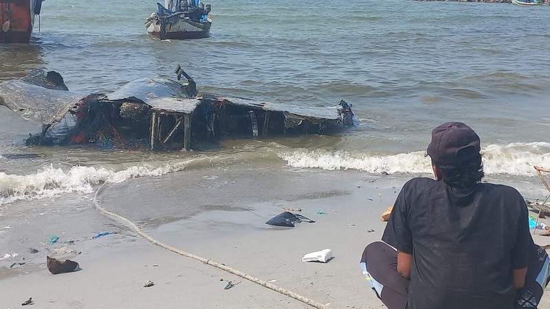 Ditemukan bangkai pesawat tempur di lamongan. Ditemukan bangkai pesawat tempur di lamongan. (Dok. Detikcom/Eko Sudjarwo)