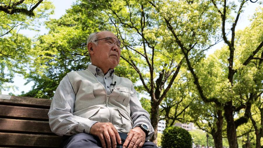Foto yang diambil pada 15 Mei 2023 ini menunjukkan Masao Ito, penyintas bom atom berusia 82 tahun, selama wawancara dengan AFP di taman di seberang Kubah Bom Atom di Hiroshima, hanya beberapa hari menjelang dimulainya KTT Pemimpin G7. (RICHARD A. BROOKS/AFP via Getty Images)