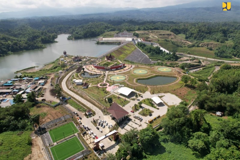 Kementerian Pekerjaan Umum dan Perumahan Rakyat (PUPR) terus melanjutkan penyelesaian pembangunan 61 bendungan pada 2015-2025 di berbagai wilayah Indonesia. (Dok. Kementerian PUPR)