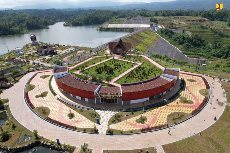 Kementerian Pekerjaan Umum dan Perumahan Rakyat (PUPR) terus melanjutkan penyelesaian pembangunan 61 bendungan pada 2015-2025 di berbagai wilayah Indonesia. (Dok. Kementerian PUPR)