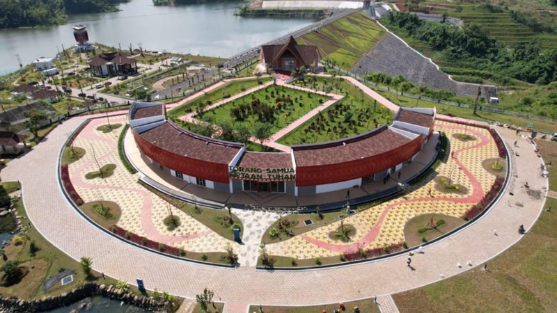 Kementerian Pekerjaan Umum dan Perumahan Rakyat (PUPR) terus melanjutkan penyelesaian pembangunan 61 bendungan pada 2015-2025 di berbagai wilayah Indonesia. (Dok. Kementerian PUPR)
