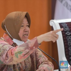 Jokowi Soal Risma Mau Mundur Karena Nyagub di Jatim: Ya Itu Lebih Baik