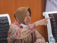 Jokowi Soal Risma Mau Mundur Karena Nyagub di Jatim: Ya Itu Lebih Baik