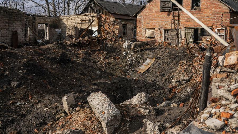 Foto udara menunjukkan asap membumbung tinggi setelah serangan Ukraina ke Rusia di wilayah Belgorod, 672 kilometer (km) dari Moskow. (via REUTERS/RUSSIAN DEFENCE MINISTRY)