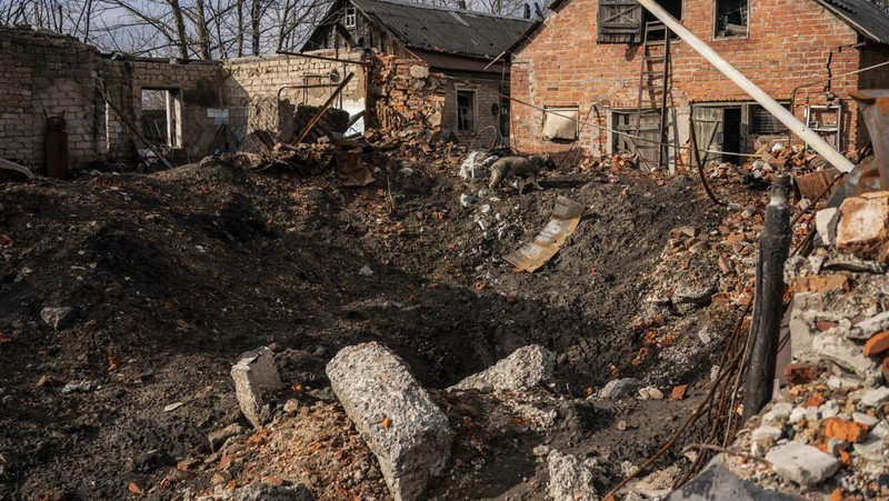 Foto udara menunjukkan asap membumbung tinggi setelah serangan Ukraina ke Rusia di wilayah Belgorod, 672 kilometer (km) dari Moskow. (via REUTERS/RUSSIAN DEFENCE MINISTRY)
