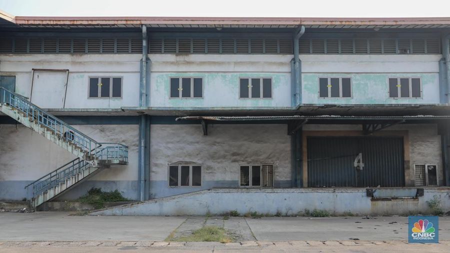 Suasana sepi tanpa aktivitas pada pabrik yang sudah tidak beroperasi di Kawasan Berikat Niaga (KBN) Marunda, Cilincing, Jakarta Utara, Rabu (24/5/2023). Pabrik-pabrik di kawasan industri dan kawasan berikat dikabarkan banyak yang tutup. (²©²ÊÍøÕ¾/Faisal Rahman)