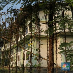 Penampakan 'Kota Hantu' Kawasan Industri di Ujung Jakarta