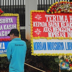 Korban Indosurya Kirim 67 Buket Bunga ke Kejagung & Mahfud MD