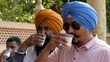 Kabar Buruk dari India, Susunya Mau 