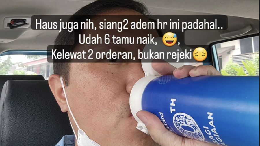 Bos Blue Bird, Sigit Djokosoetono aksi alih profesinya menjadi sopir taksi di perusahaan miliknya sendiri. (Instagram @sigitdjokosoetono)