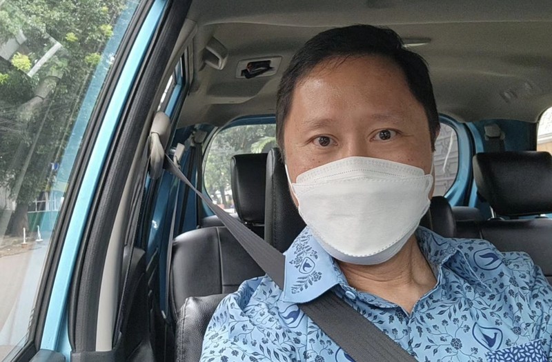 Bos Blue Bird, Sigit Djokosoetono aksi alih profesinya menjadi sopir taksi di perusahaan miliknya sendiri. Bos Blue Bird, Sigit Djokosoetono aksi alih profesinya menjadi sopir taksi di perusahaan miliknya sendiri. (Instagram @sigitdjokosoetono)