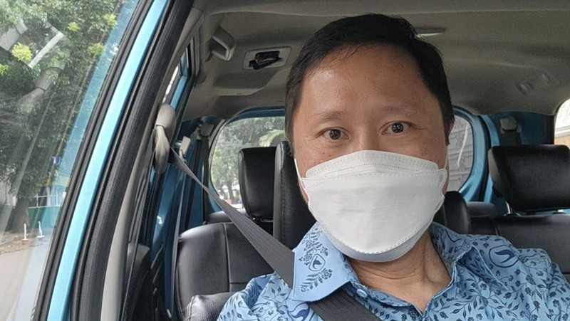 Bos Blue Bird, Sigit Djokosoetono aksi alih profesinya menjadi sopir taksi di perusahaan miliknya sendiri. (Instagram @sigitdjokosoetono)