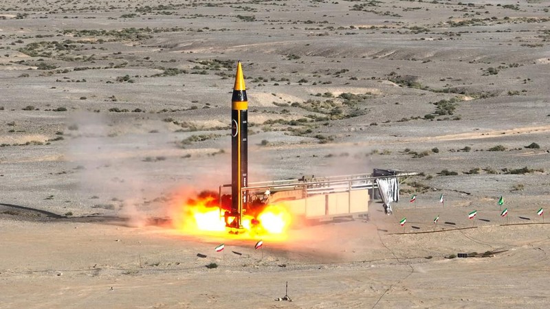 A new surface-to-surface 4th generation Khorramshahr ballistic missile called Khaibar with a range of 2,000 km is launched at an undisclosed location in Iran, in this picture obtained on May 25, 2023. Iran's Ministry of Defence/WANA (West Asia News Agency)/Handout via REUTERS ATTENTION EDITORS - THIS IMAGE HAS BEEN SUPPLIED BY A THIRD PARTY