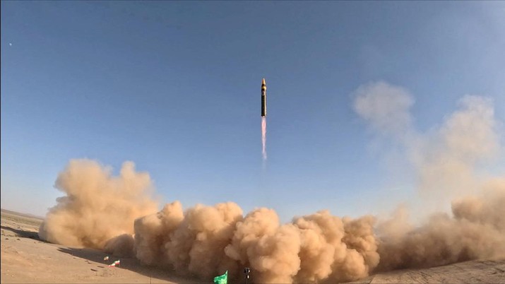 A new surface-to-surface 4th generation Khorramshahr ballistic missile called Khaibar with a range of 2,000 km is launched at an undisclosed location in Iran, in this picture obtained on May 25, 2023. Iran's Ministry of Defence/WANA (West Asia News Agency)/Handout via REUTERS ATTENTION EDITORS - THIS IMAGE HAS BEEN SUPPLIED BY A THIRD PARTY