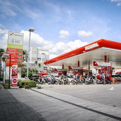Harga BBM Resmi Turun Per 1 Oktober, Pertamina Beberkan Pemicunya