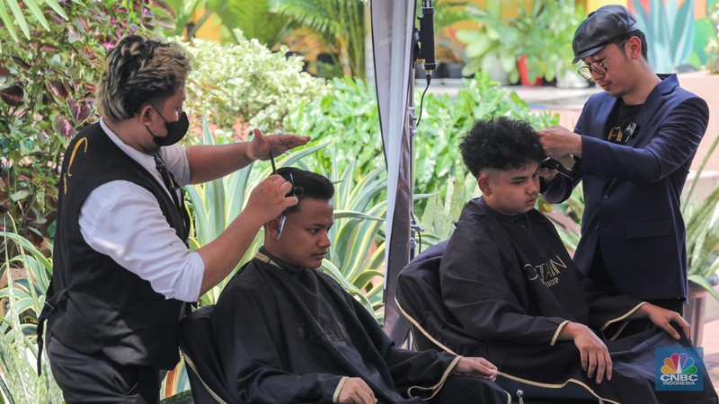 Razia Potong Rambut di SMAN 70, Jakarta, Kamis, 25/5. (CNBC Indonesia/Faisal Rahman)