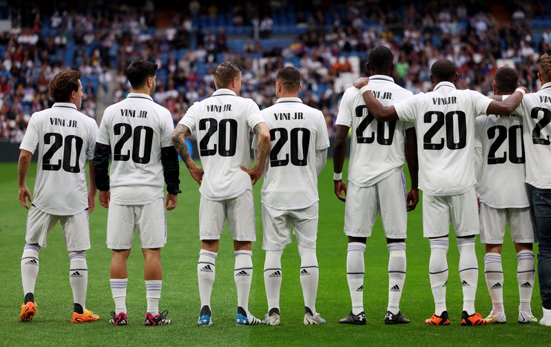 FILE PHOTO: Soccer Football - LaLiga - Valencia v Real Madrid - Mestalla, Valencia, Spain - May 21, 2023 Real Madrid's Vinicius Junior gestures towards a fan as Valencia's Jose Gaya and Cenk Ozkacar attempt to restrain him REUTERS/Pablo Morano/File Photo