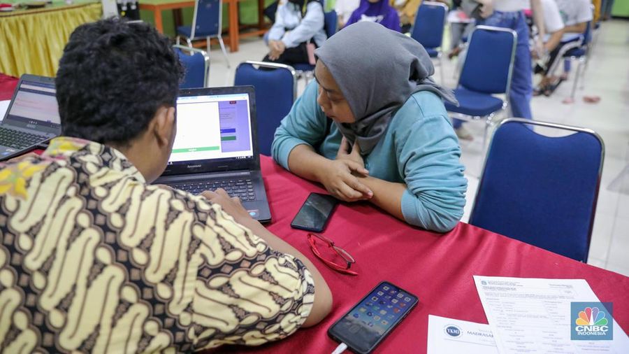 Layanan PPDB di SMA N 70. (CNBC Indonesia/Faisal Rahman)
