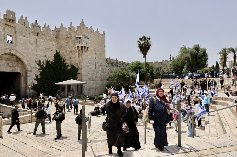 Oarng-orang Israel menyerbu kompleks Masjid Al Aqsa di Yerusalem pada Kamis (25/5) dengan pengawalan ketat kepolisian. (Anadolu Agency via Getty Images) Oarng-orang Israel menyerbu kompleks Masjid Al Aqsa di Yerusalem pada Kamis (25/5) dengan pengawalan ketat kepolisian. (Anadolu Agency via Getty Images)