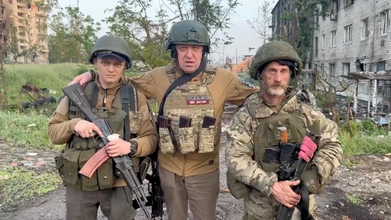 UKRAINE-CRISIS/BAKHMUT-WAGNER Founder of Wagner private mercenary group Yevgeny Prigozhin talks to Wagner fighters in the course of Russia-Ukraine conflict in Bakhmut, Ukraine, in this still image taken from video released May 25, 2023. Press service of